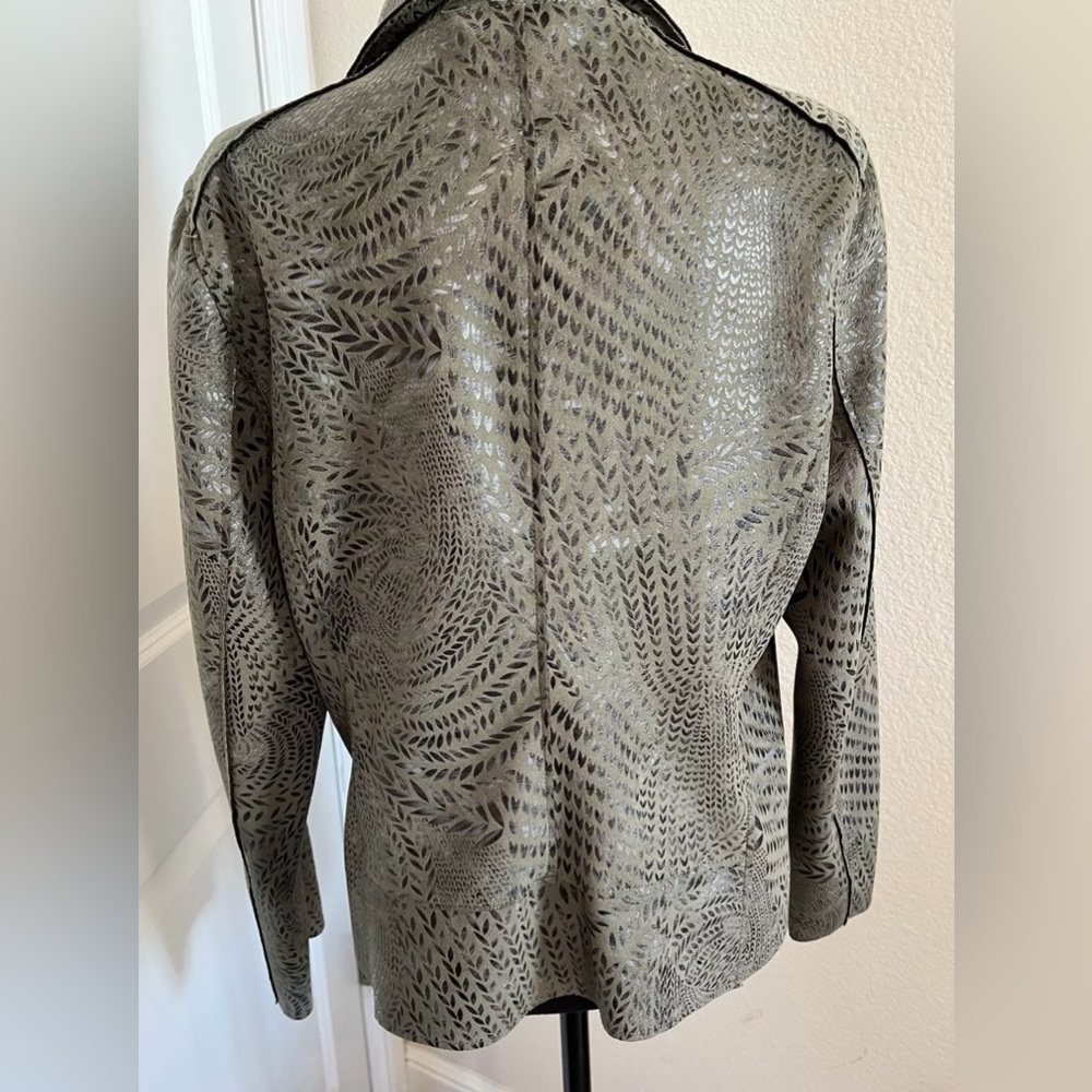 Philosophy Olive Green w/ Leaf Design SZ L Faux Leather Suede Moto Jacket - Picture 7 of 15